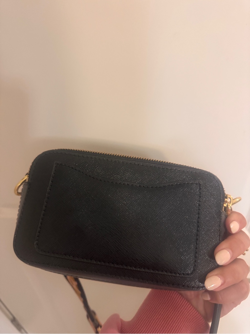 Marc Jacobs Black Crossbody Camera Bag with Cream Zip and Gold Hardware - Picture 4 of 4